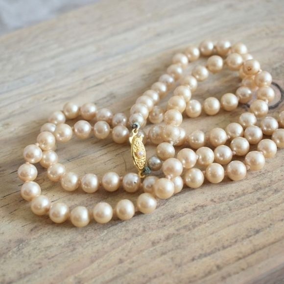 Vintage pre-loved glass pearl long necklace - Picture 2 of 4